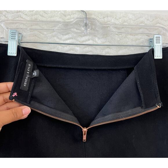 Kendall & Kylie Faux Suede Black Exposed Bronze Zipper Mini Skirt Size Medium - Picture 9 of 9